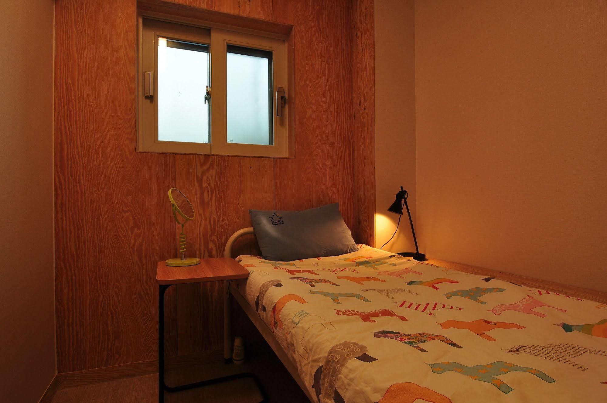 Backpackers Inside Seul Exterior foto